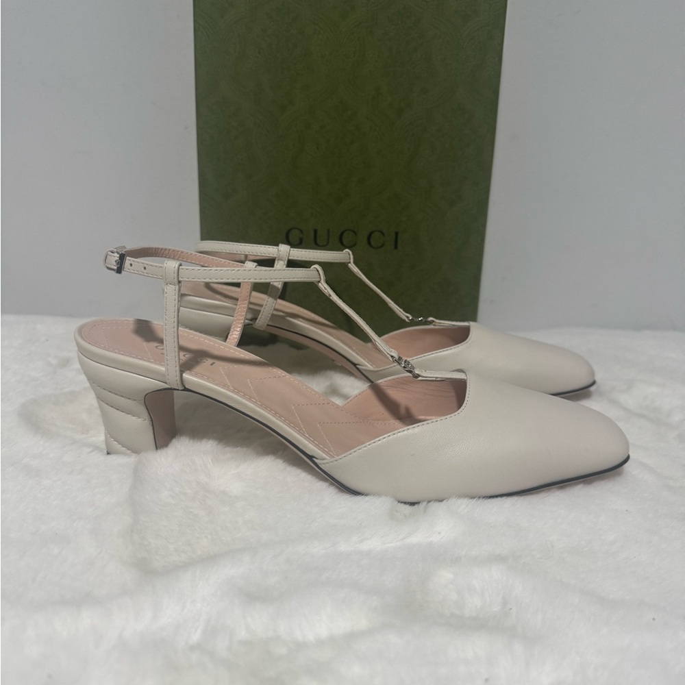 Gucci Elegant Cream T-Strap Heels - Picture 2 of 7